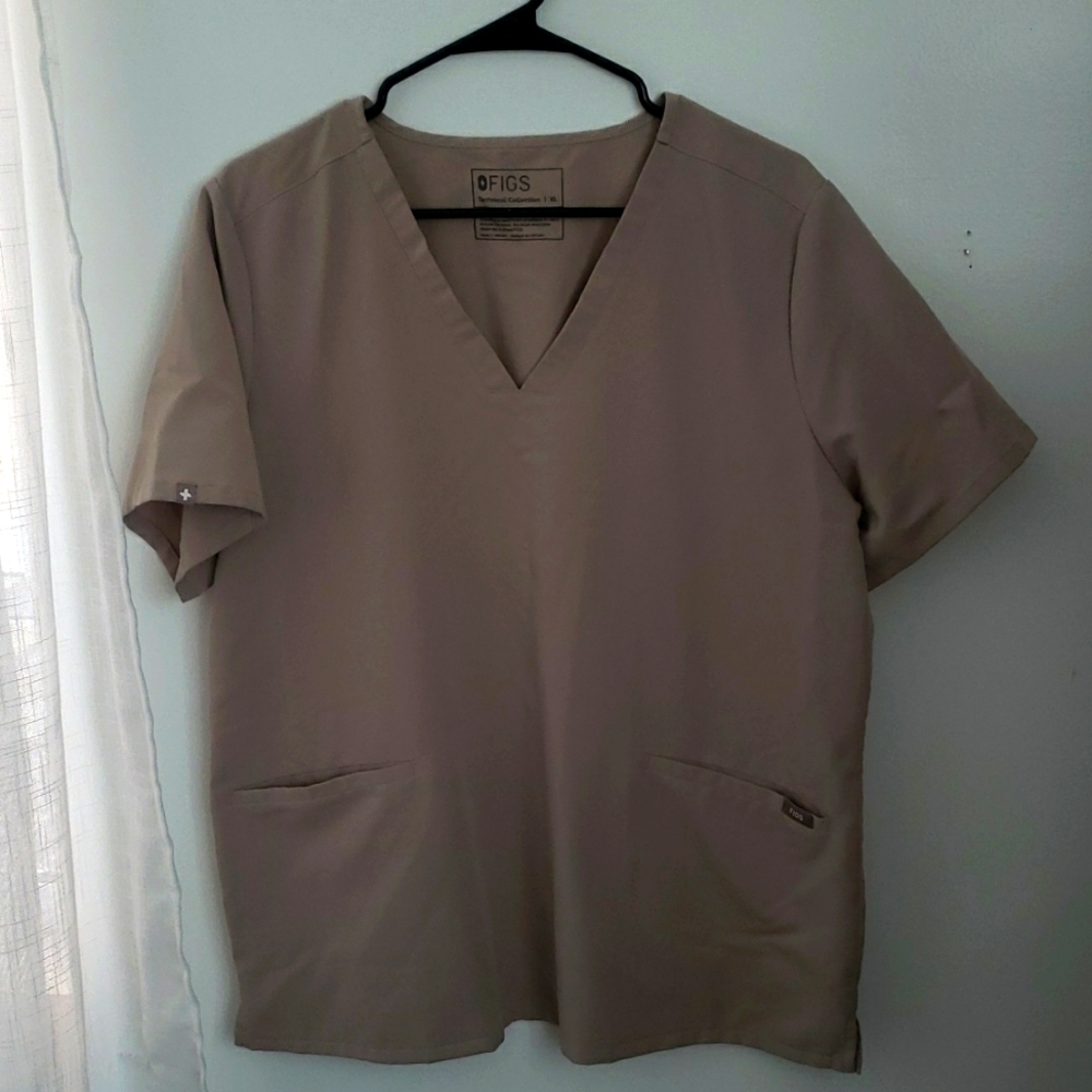 Womens XL FIGS scrub top in Beige